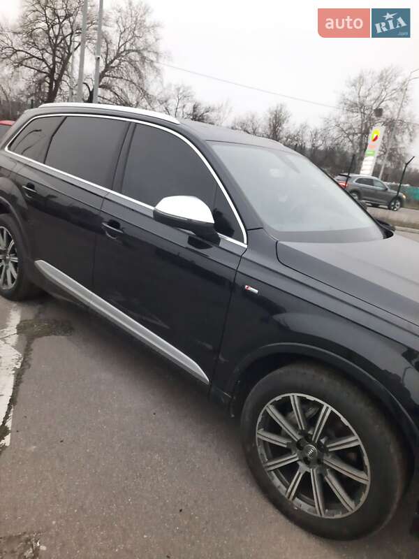 Позашляховик / Кросовер Audi Q7 2015 в Києві