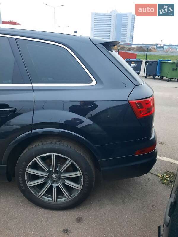 Позашляховик / Кросовер Audi Q7 2015 в Києві