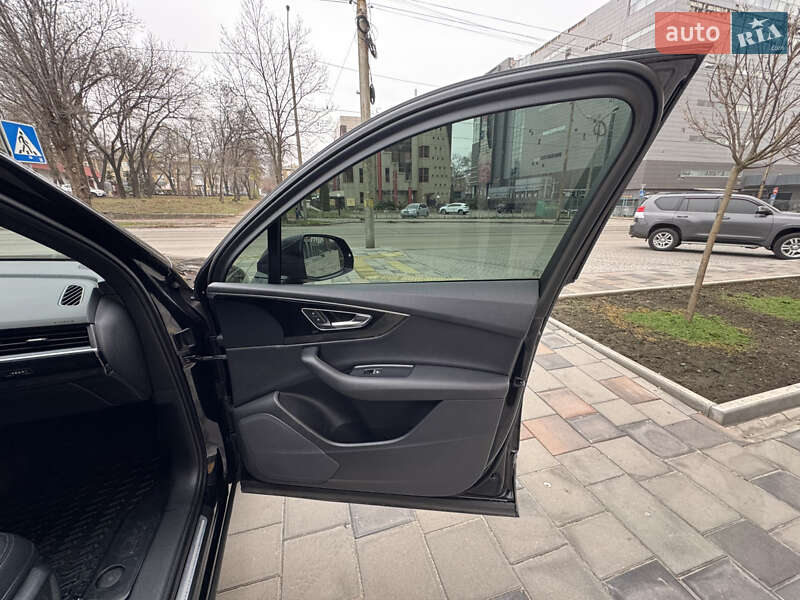 Позашляховик / Кросовер Audi Q7 2017 в Запоріжжі