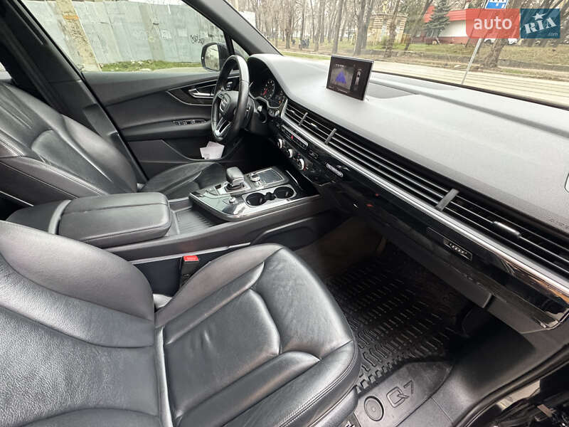 Позашляховик / Кросовер Audi Q7 2017 в Запоріжжі
