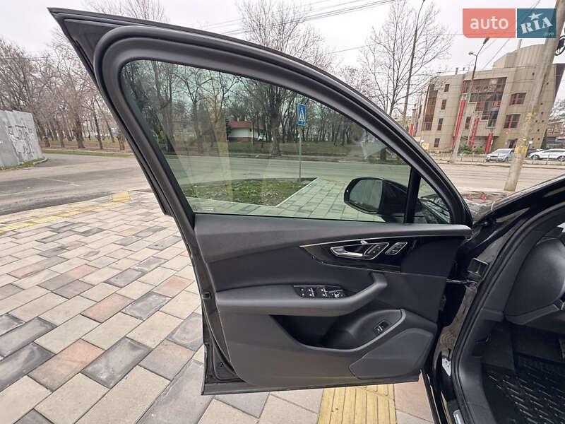 Позашляховик / Кросовер Audi Q7 2017 в Запоріжжі