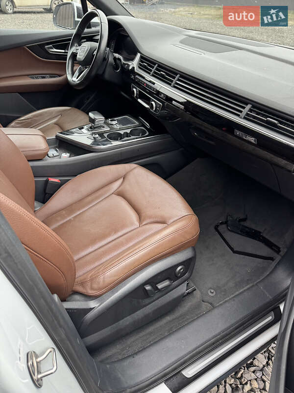 Позашляховик / Кросовер Audi Q7 2016 в Луцьку