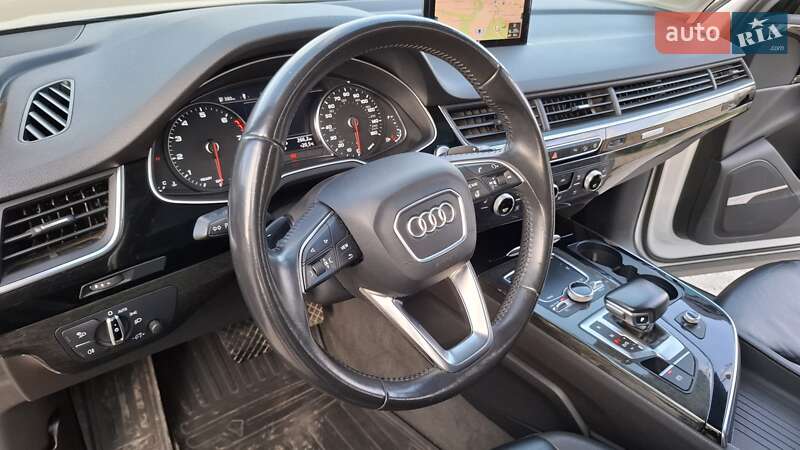Позашляховик / Кросовер Audi Q7 2015 в Дніпрі