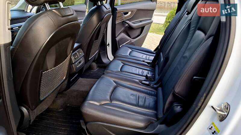 Позашляховик / Кросовер Audi Q7 2015 в Дніпрі