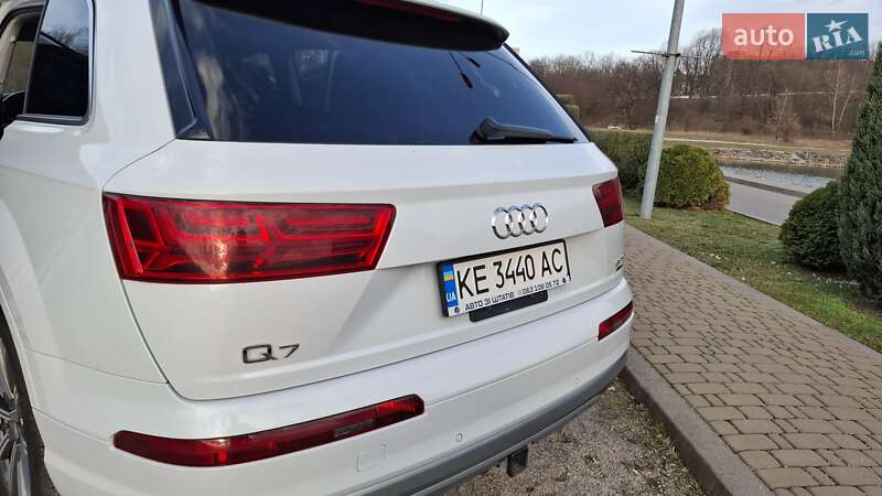 Позашляховик / Кросовер Audi Q7 2015 в Дніпрі