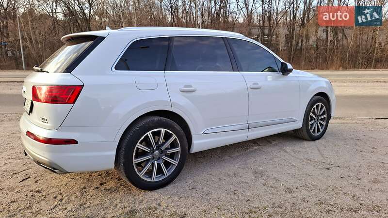 Позашляховик / Кросовер Audi Q7 2015 в Дніпрі