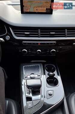 Позашляховик / Кросовер Audi Q7 2015 в Дніпрі
