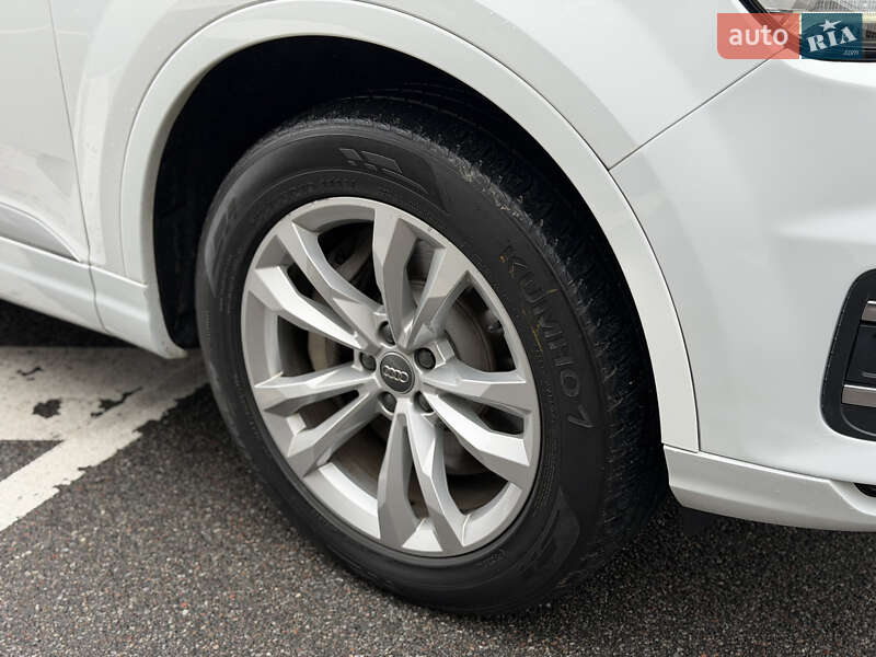 Позашляховик / Кросовер Audi Q7 2016 в Києві