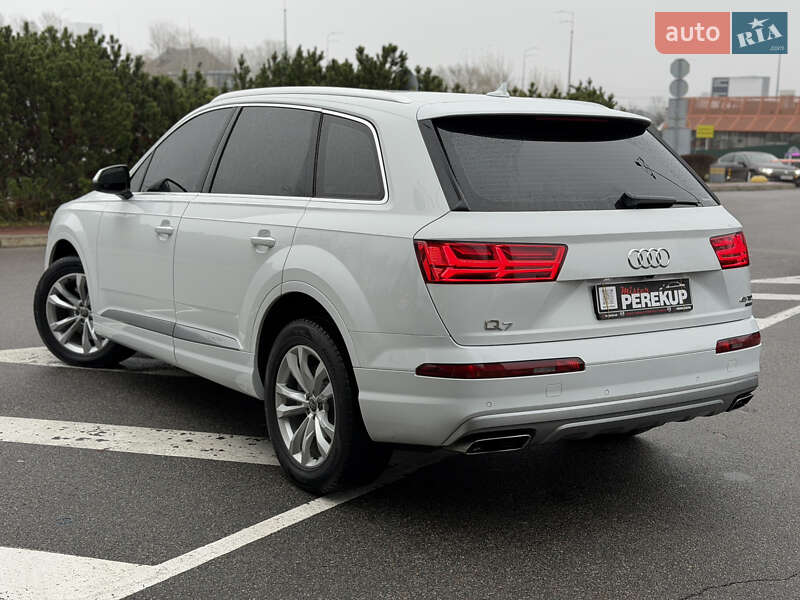 Позашляховик / Кросовер Audi Q7 2016 в Києві