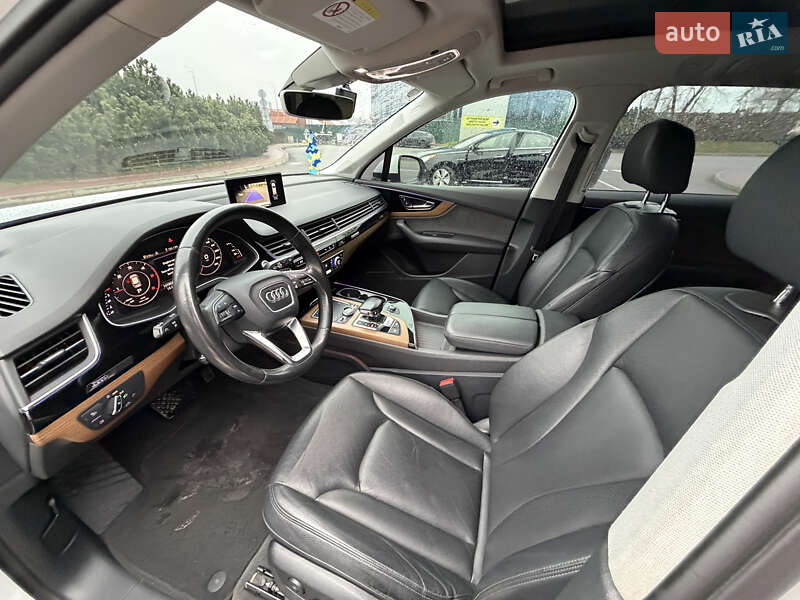 Позашляховик / Кросовер Audi Q7 2016 в Києві