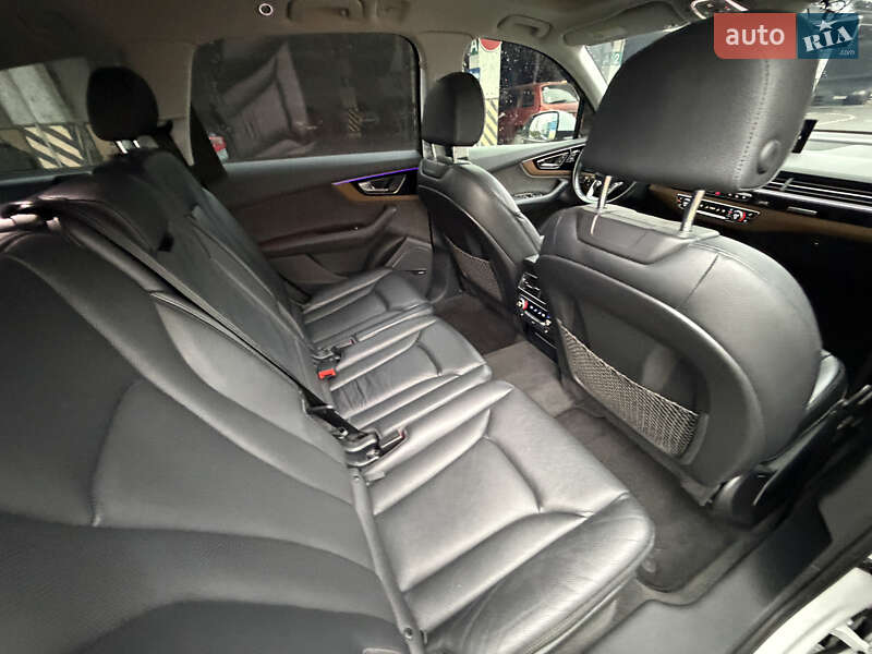 Позашляховик / Кросовер Audi Q7 2016 в Києві