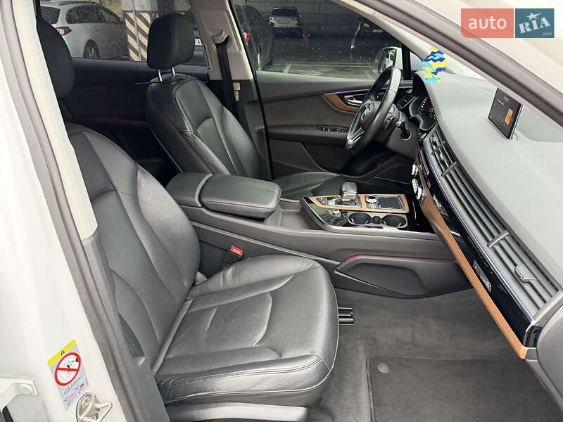 Позашляховик / Кросовер Audi Q7 2016 в Києві