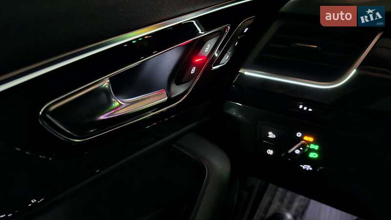 Позашляховик / Кросовер Audi Q7 2015 в Дніпрі