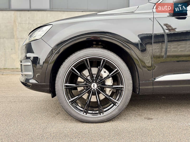 Позашляховик / Кросовер Audi Q7 2016 в Києві