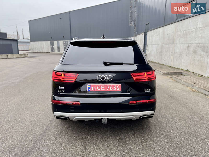 Позашляховик / Кросовер Audi Q7 2016 в Києві