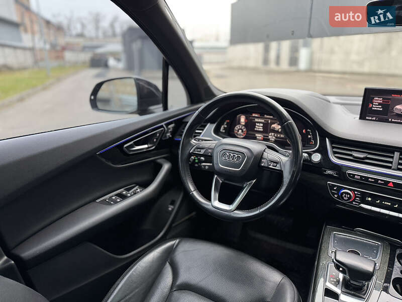 Позашляховик / Кросовер Audi Q7 2016 в Києві