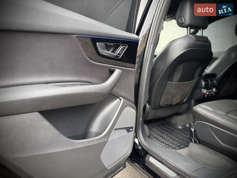 Позашляховик / Кросовер Audi Q7 2016 в Києві