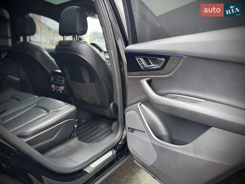 Позашляховик / Кросовер Audi Q7 2016 в Києві