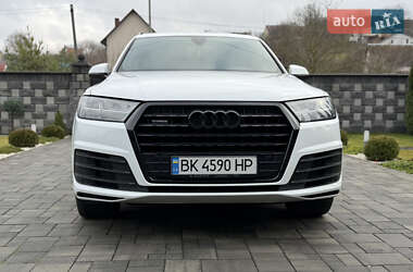 Позашляховик / Кросовер Audi Q7 2017 в Рівному