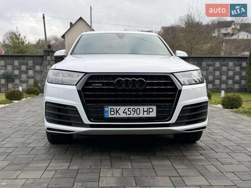 Позашляховик / Кросовер Audi Q7 2017 в Рівному