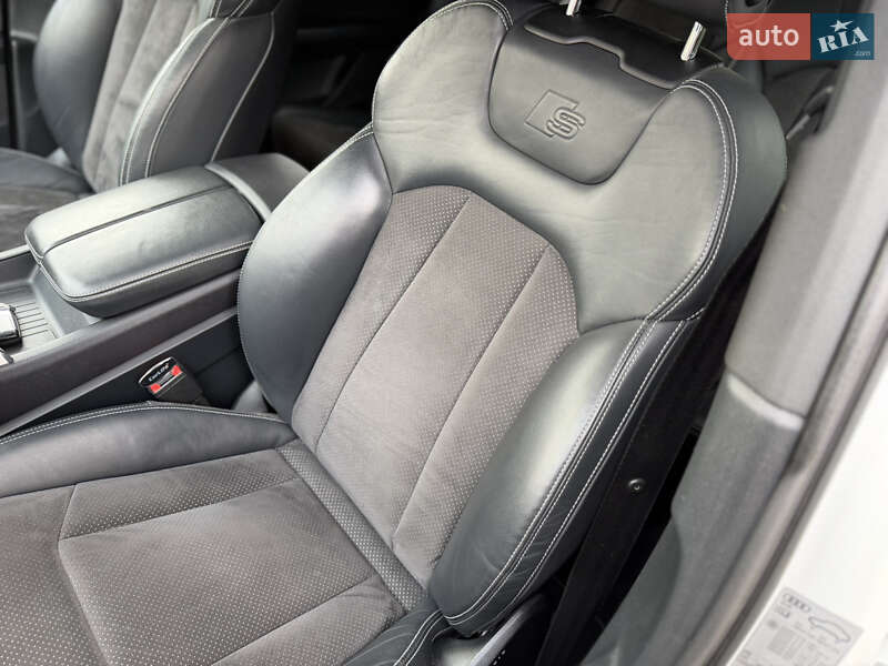 Позашляховик / Кросовер Audi Q7 2017 в Рівному