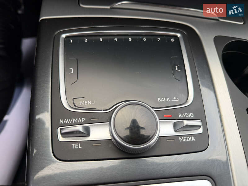 Позашляховик / Кросовер Audi Q7 2017 в Рівному