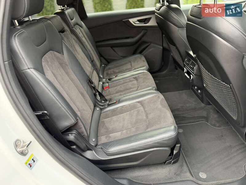 Позашляховик / Кросовер Audi Q7 2017 в Рівному