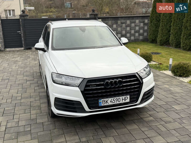 Позашляховик / Кросовер Audi Q7 2017 в Рівному