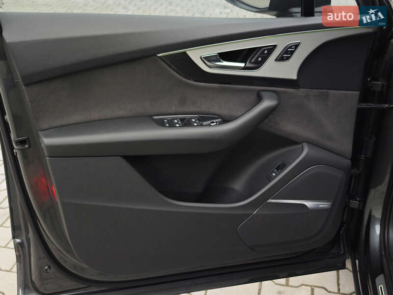 Внедорожник / Кроссовер Audi Q7 2015 в Дубно