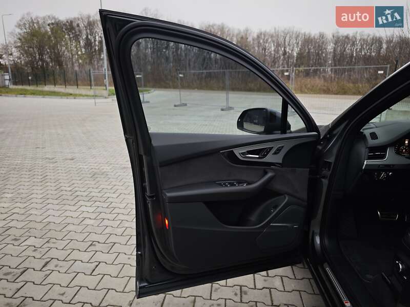 Внедорожник / Кроссовер Audi Q7 2015 в Дубно