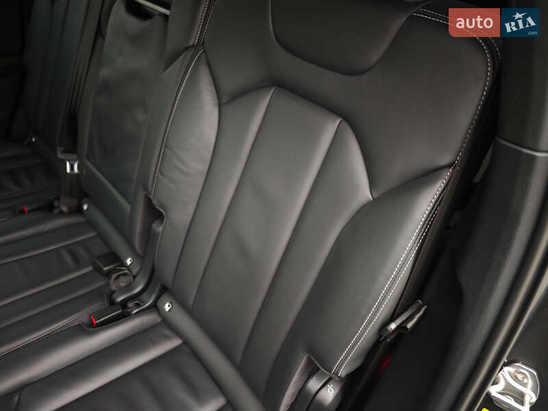 Внедорожник / Кроссовер Audi Q7 2015 в Дубно