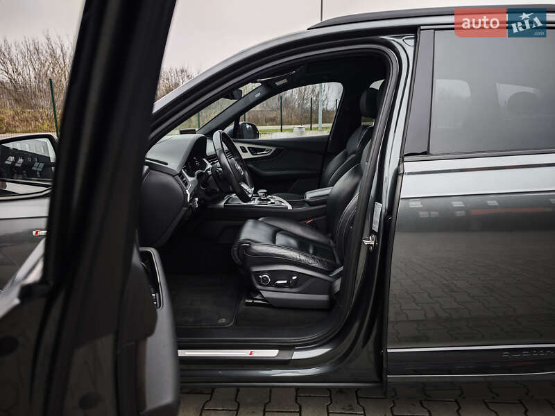 Внедорожник / Кроссовер Audi Q7 2015 в Дубно