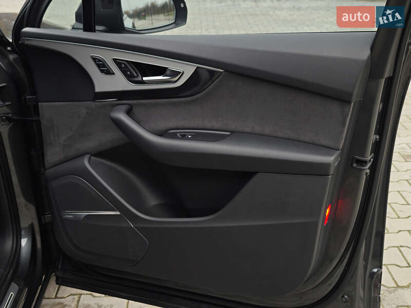 Внедорожник / Кроссовер Audi Q7 2015 в Дубно