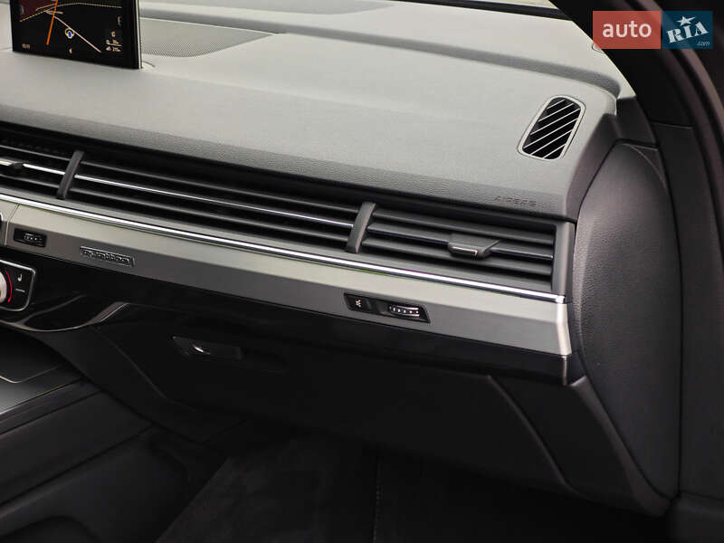 Внедорожник / Кроссовер Audi Q7 2015 в Дубно