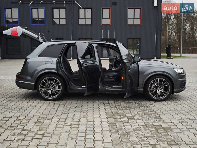 Внедорожник / Кроссовер Audi Q7 2015 в Дубно