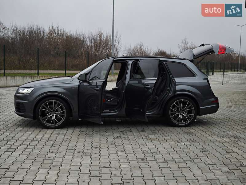 Внедорожник / Кроссовер Audi Q7 2015 в Дубно