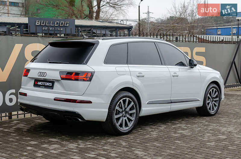 Внедорожник / Кроссовер Audi Q7 2015 в Киеве