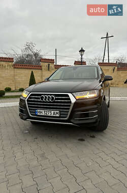 Внедорожник / Кроссовер Audi Q7 2017 в Измаиле