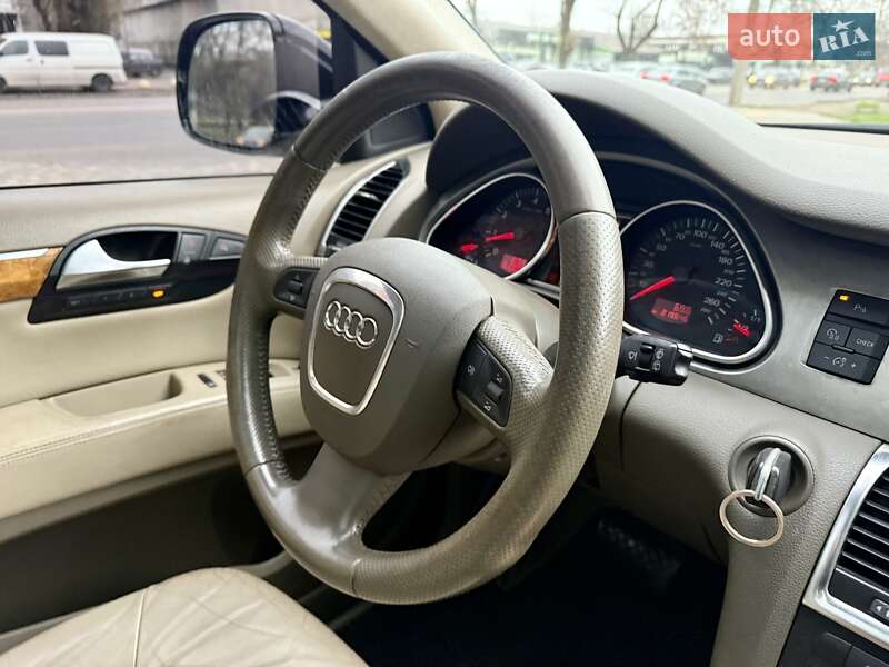 Внедорожник / Кроссовер Audi Q7 2007 в Одессе
