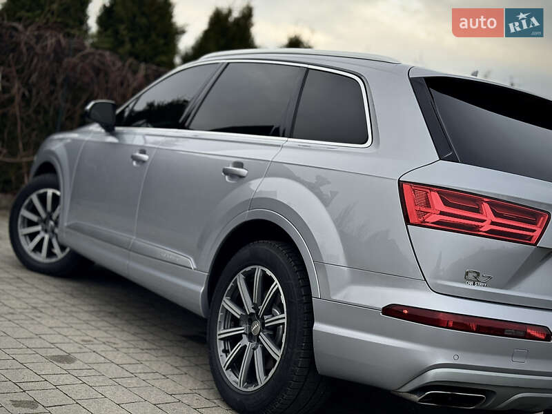 Внедорожник / Кроссовер Audi Q7 2017 в Стрые