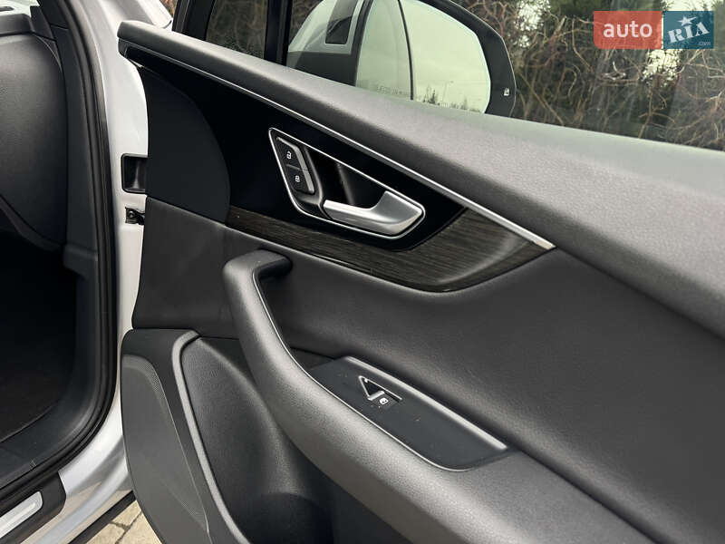 Внедорожник / Кроссовер Audi Q7 2017 в Стрые