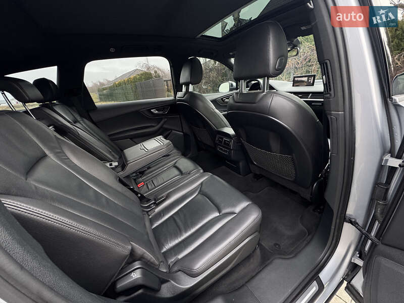 Внедорожник / Кроссовер Audi Q7 2017 в Стрые