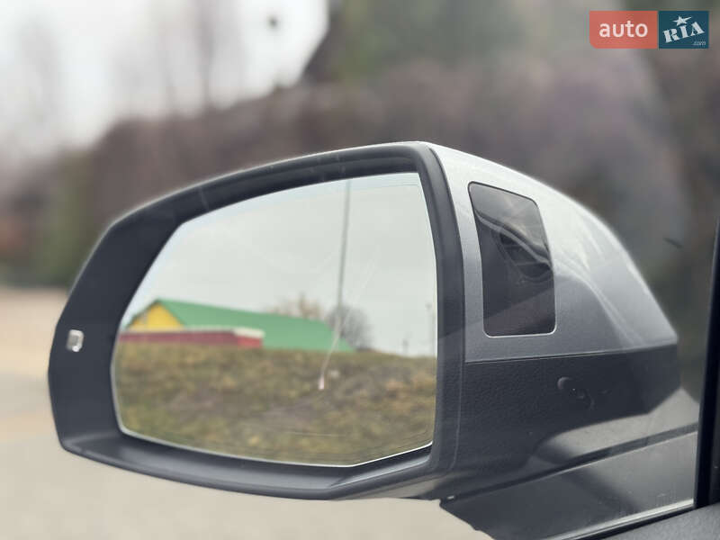 Внедорожник / Кроссовер Audi Q7 2017 в Стрые