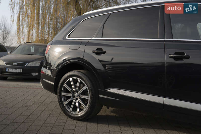 Внедорожник / Кроссовер Audi Q7 2017 в Ужгороде
