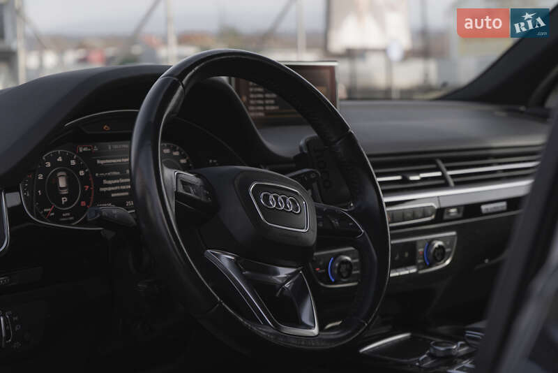 Внедорожник / Кроссовер Audi Q7 2017 в Ужгороде