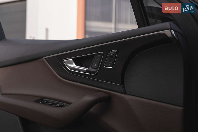 Внедорожник / Кроссовер Audi Q7 2017 в Ужгороде