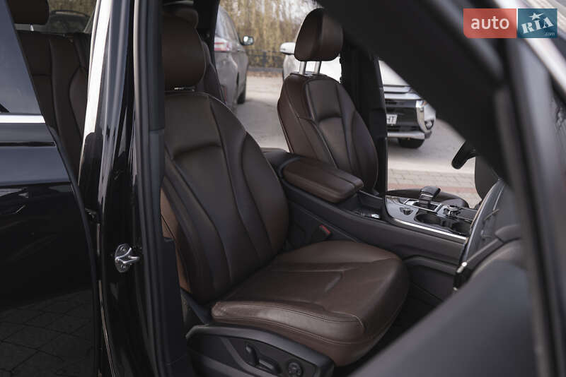 Внедорожник / Кроссовер Audi Q7 2017 в Ужгороде