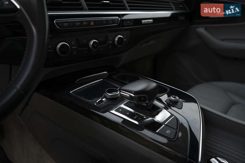 Внедорожник / Кроссовер Audi Q7 2016 в Ужгороде