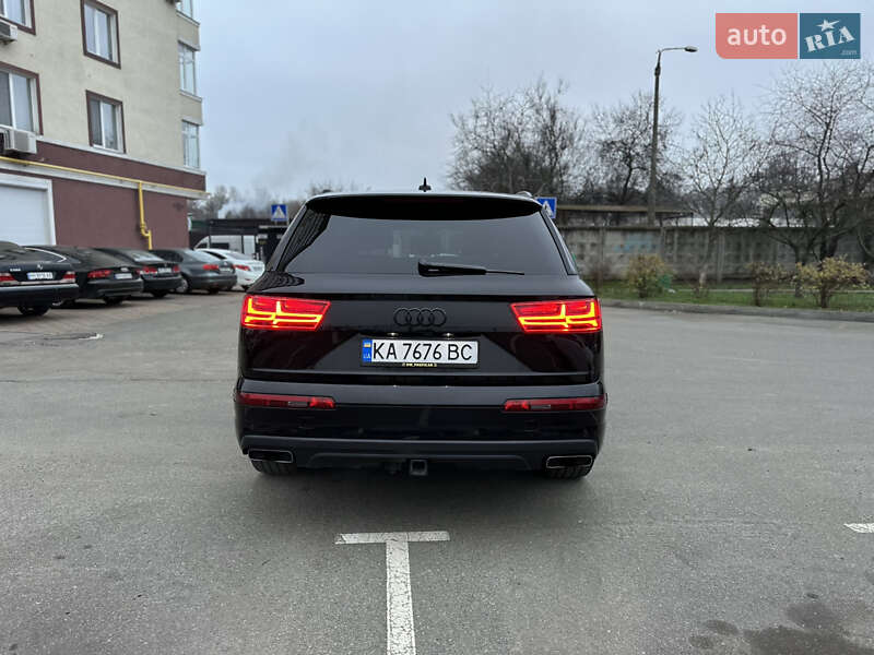 Внедорожник / Кроссовер Audi Q7 2017 в Киеве