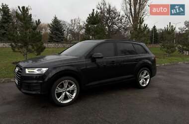 Позашляховик / Кросовер Audi Q7 2017 в Горішніх Плавнях